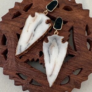 Gold-Edged White Marbled Arrow Drop Earrings with Black Accent